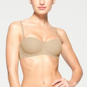 NWT SKIMS Smoothing Intimates Strapless Bra 32DD Clay